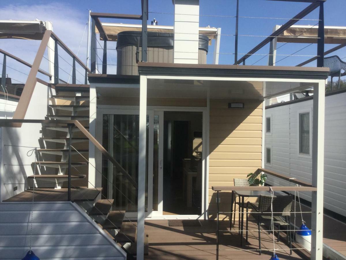 Floating Sea House Shark 1 Apartment Люция Екстериор снимка